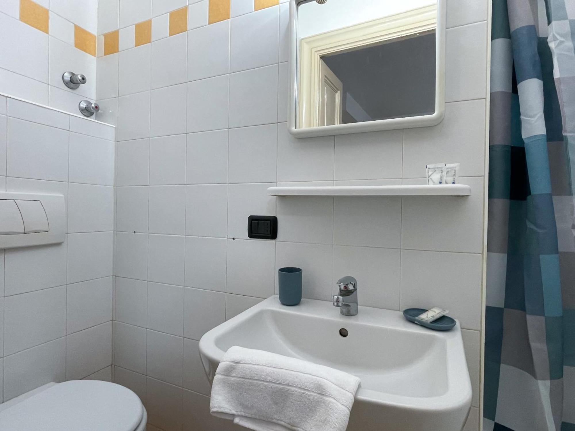 Roncati 7 Center Town Studio Apartments Bellagio Esterno foto