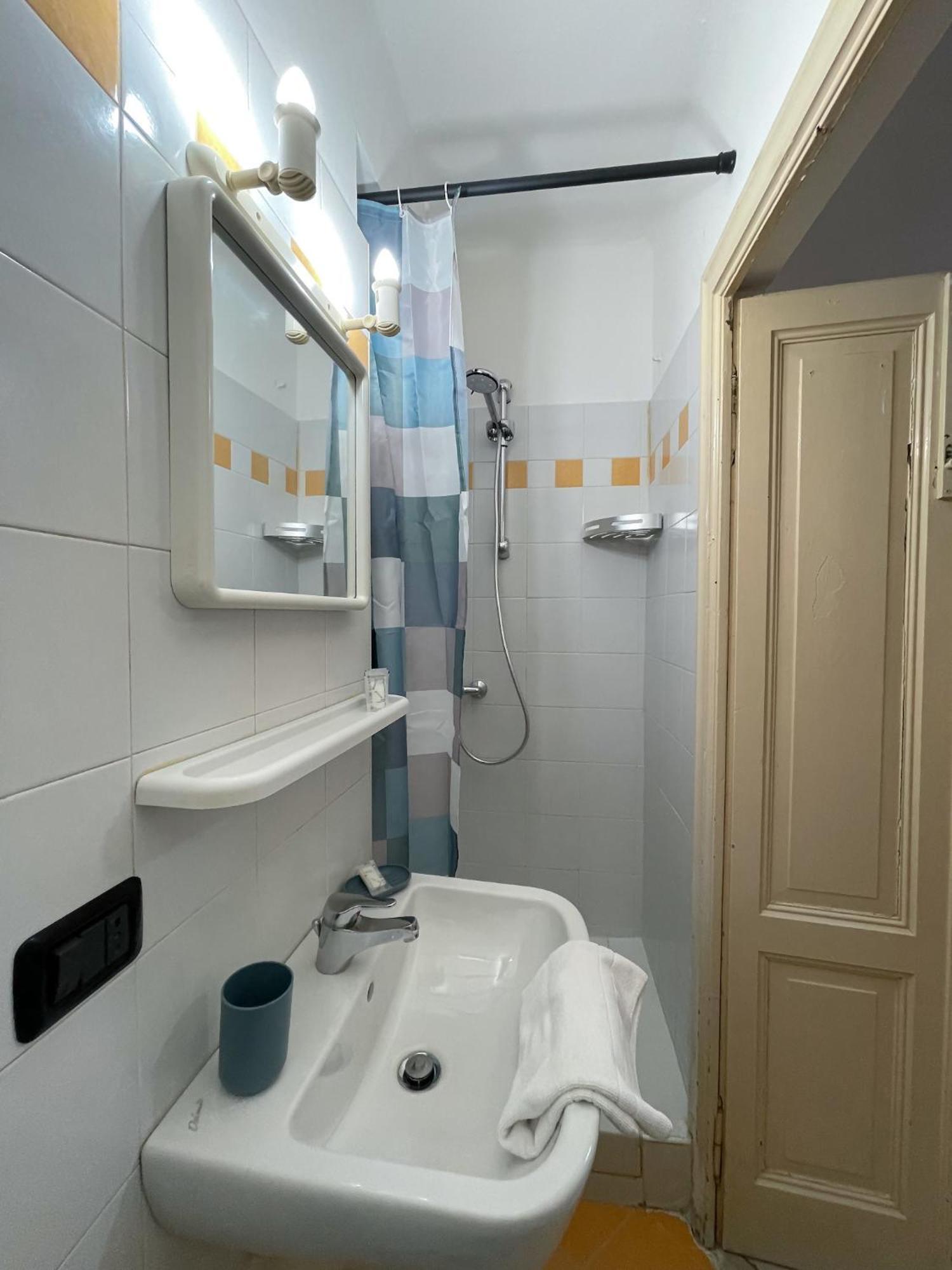 Roncati 7 Center Town Studio Apartments Bellagio Esterno foto