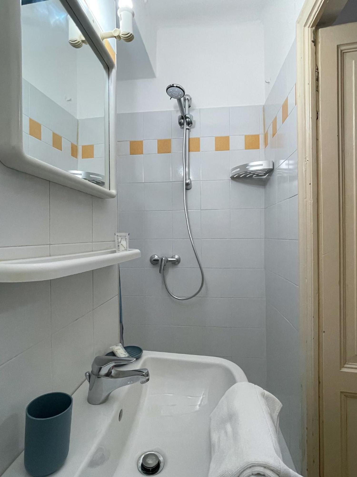 Roncati 7 Center Town Studio Apartments Bellagio Esterno foto