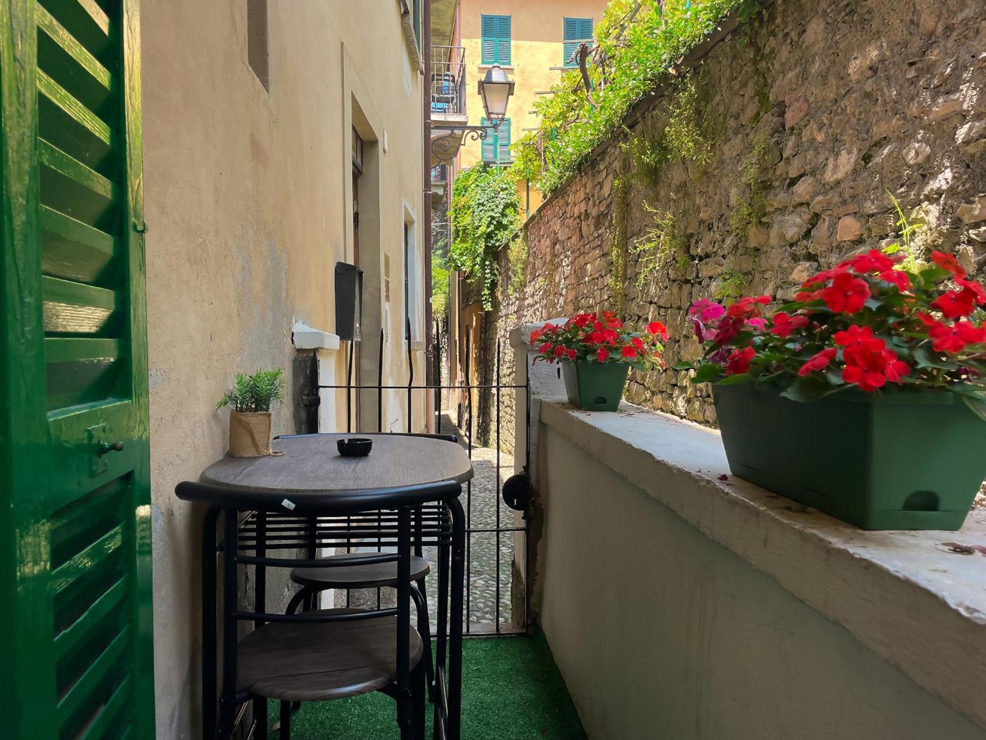Roncati 7 Center Town Studio Apartments Bellagio Esterno foto